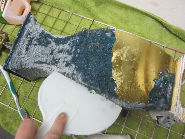 How to Remove Spray Paint from Metal