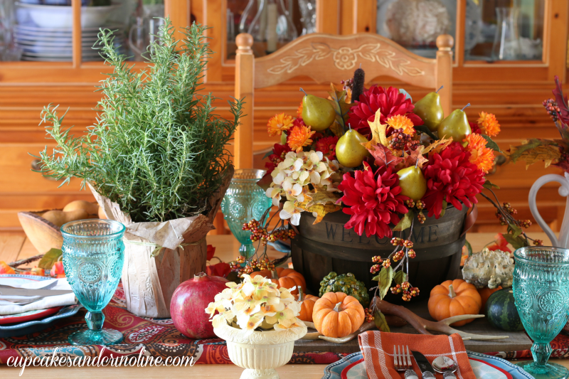 Thanksgiving-tablescape-and-centerpiece-cupcakesandcrinoline.com_