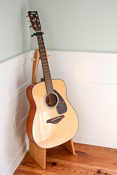 folding-rustic-wood-guitar-stand