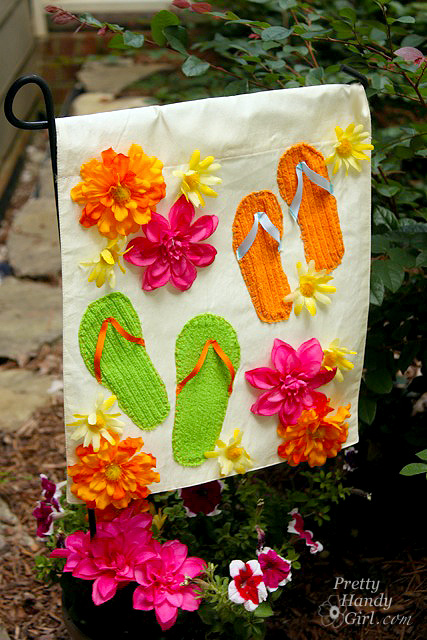 Make a Summer Garden Flag from a Dollar Store Placemat | Pretty Handy Girl